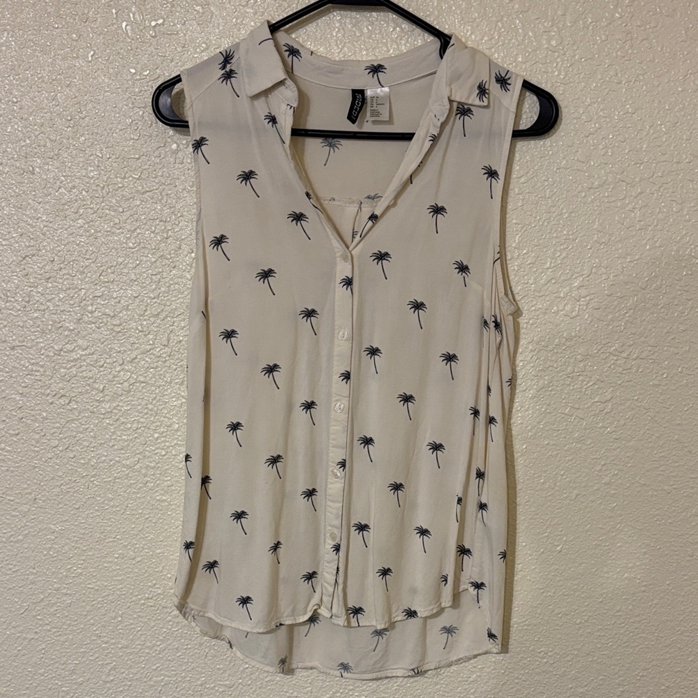 H&M White Sleeveless Palm Print Shirt